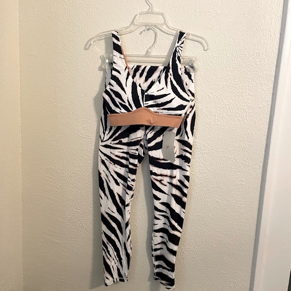 Fabletics Zebra Tie Dye Leggings Set - Picture 1 of 5